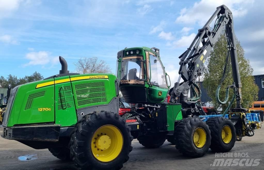 John Deere 1270 G Harvester