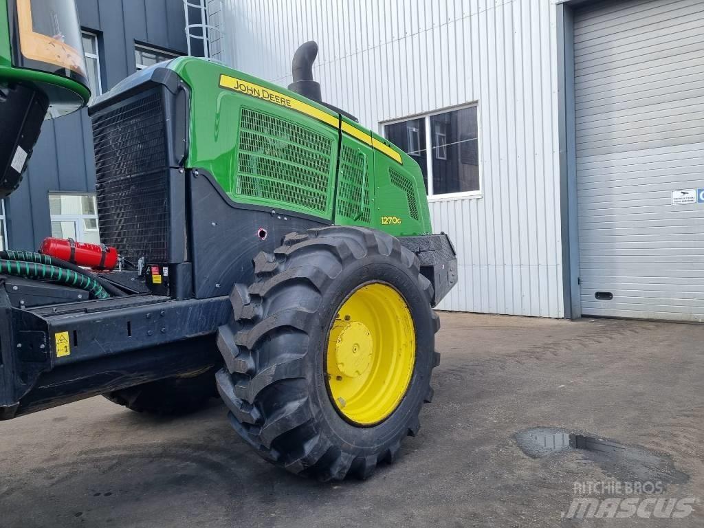 John Deere 1270 G Harvester