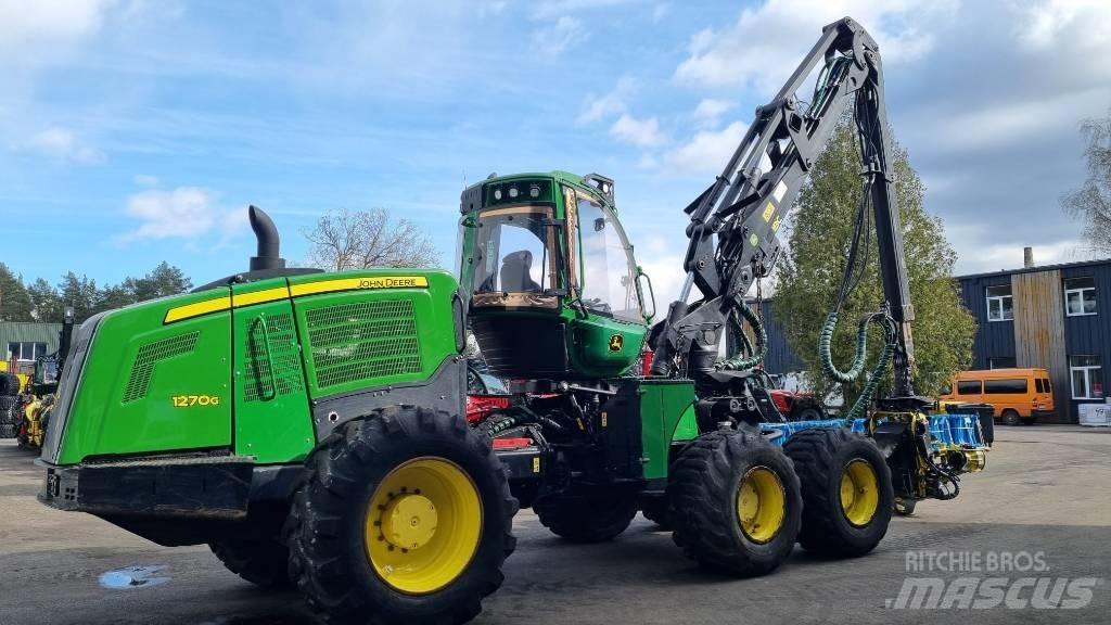 John Deere 1270 G Harvester