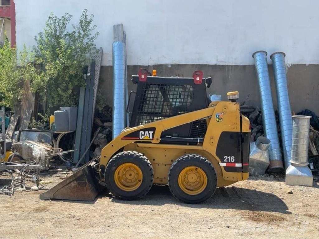 CAT 216 Kompaktlader