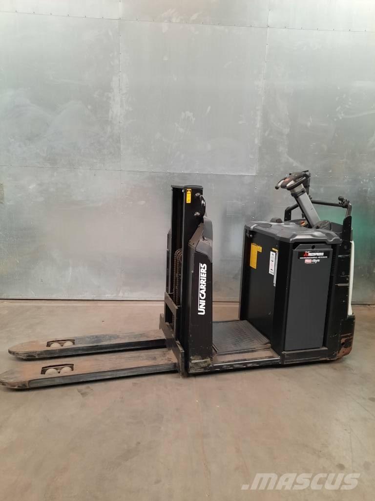 UniCarriers OEP120 Niederhub-Kommissionierer