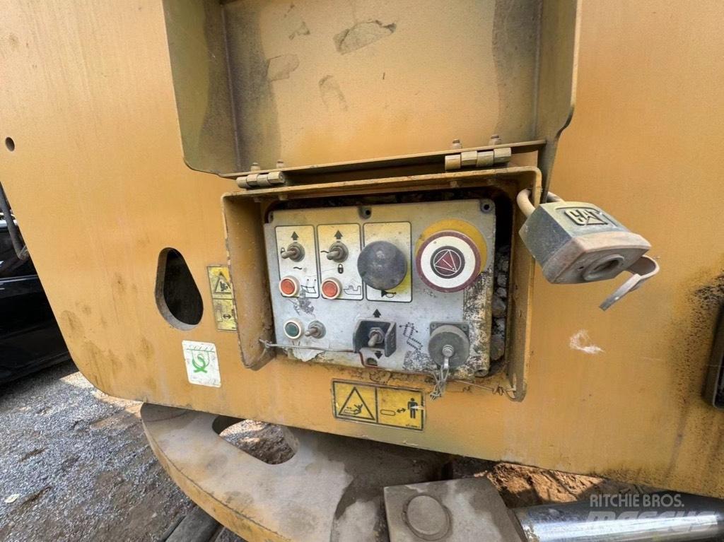 CAT PM 200 Asphaltfräsen