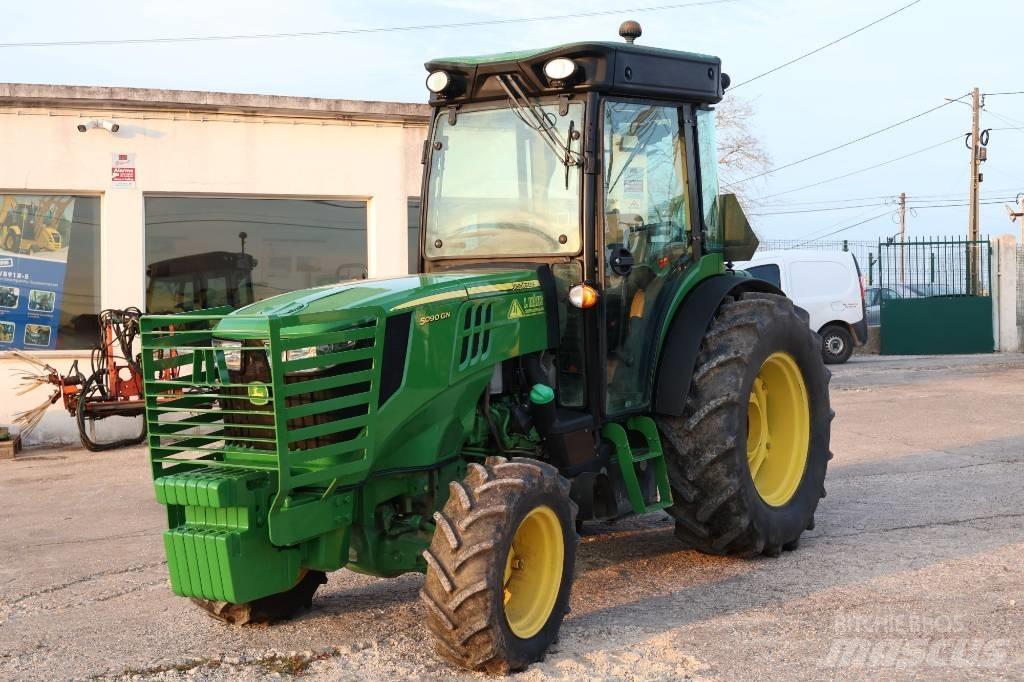John Deere 5090 GN Traktoren