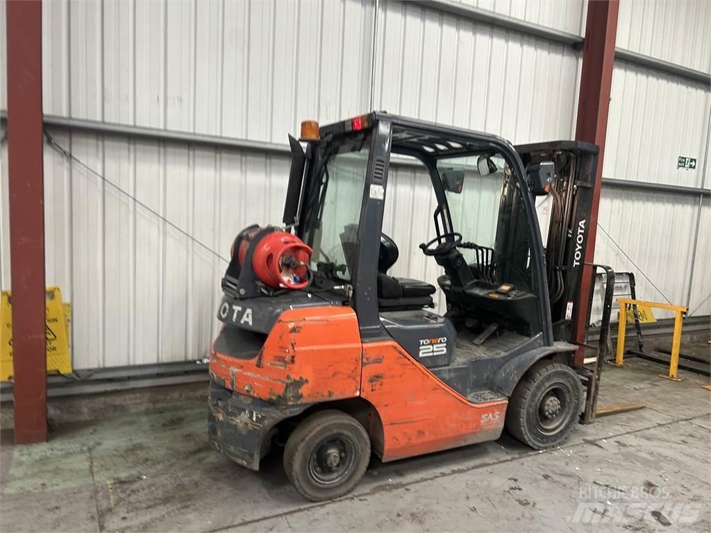 Toyota 02-8FGF25 Gas Stapler