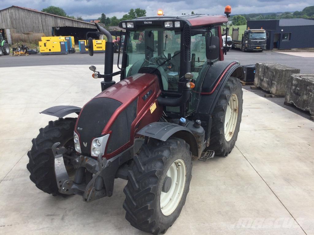 Valtra N123 Traktoren