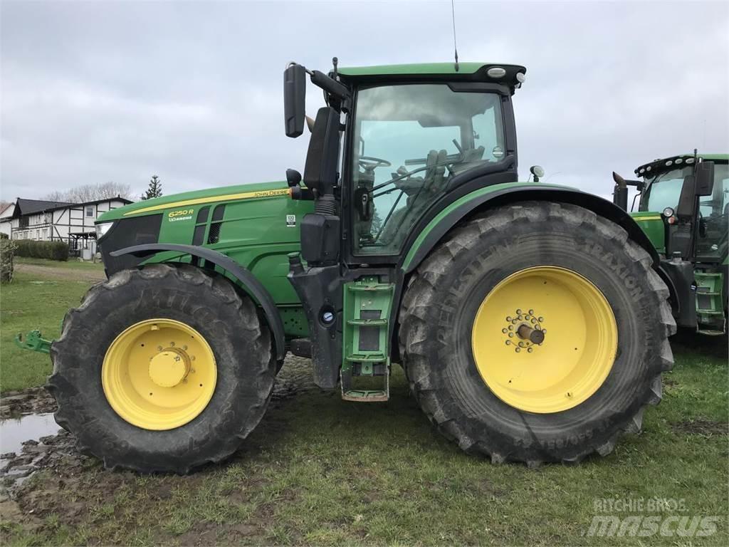 John Deere 6250R Traktoren