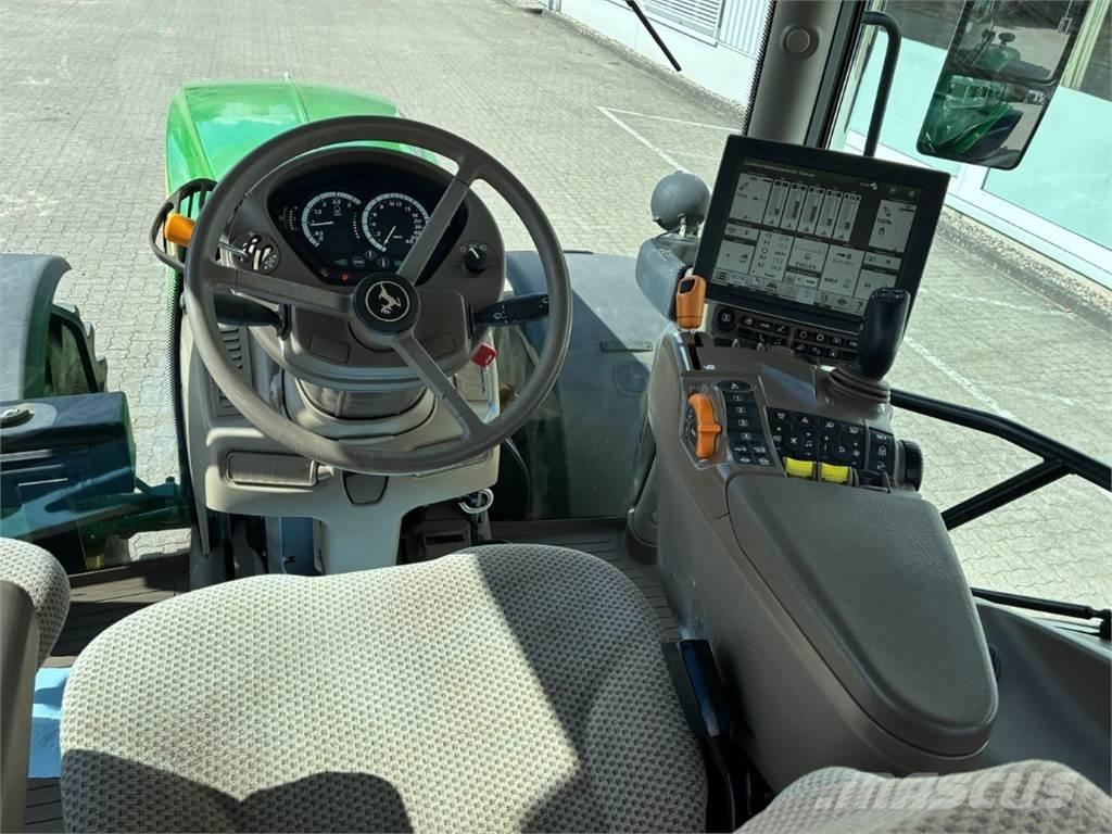 John Deere 6215 R Traktoren
