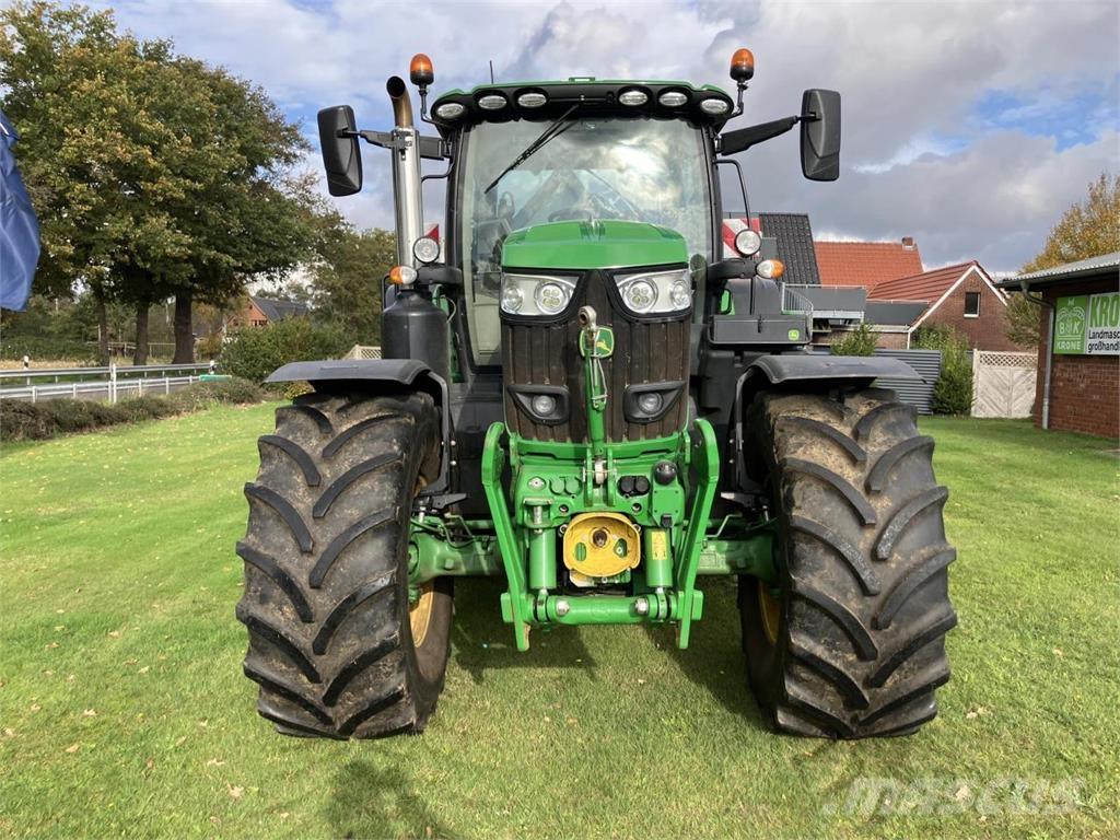 John Deere 6215R Traktoren
