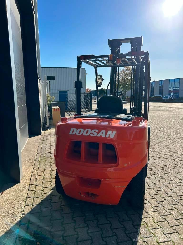 Doosan D50C-5 Diesel Stapler