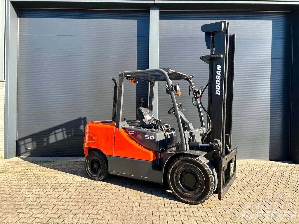 Doosan D50C-5 Diesel Stapler