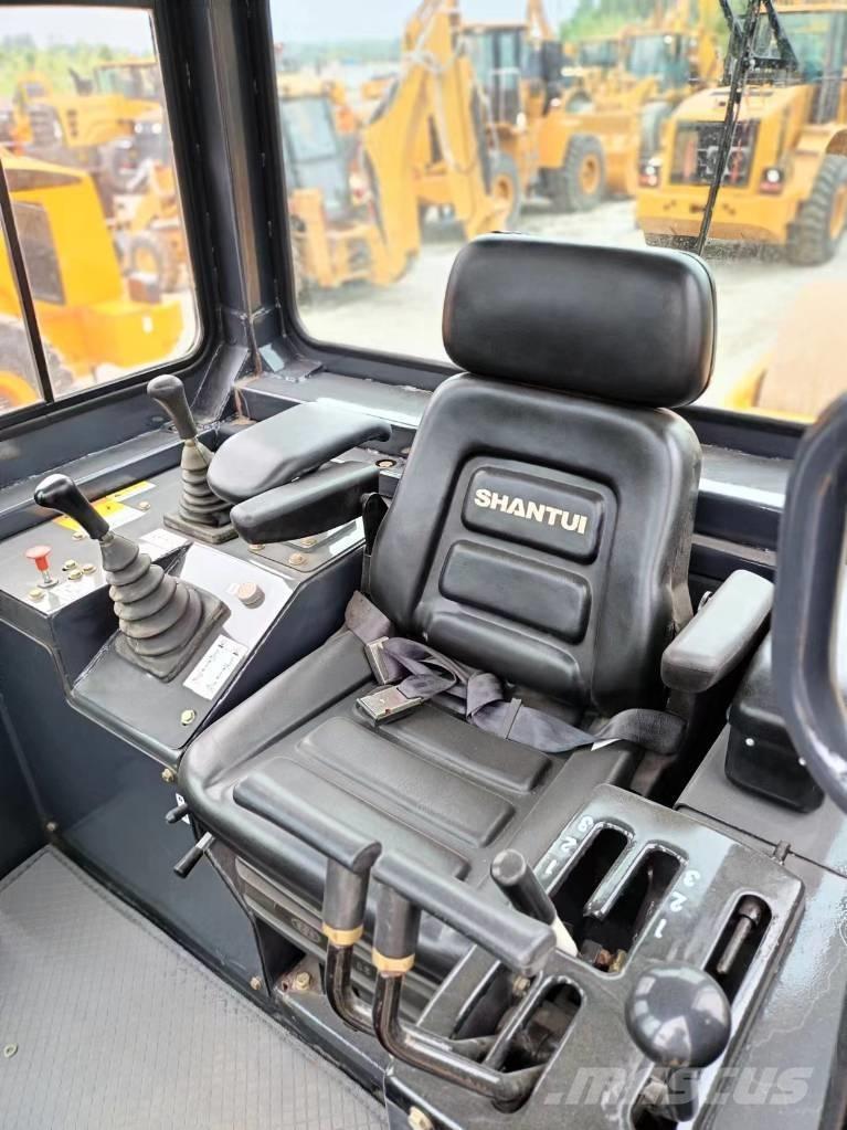 Shantui D22 Bulldozer