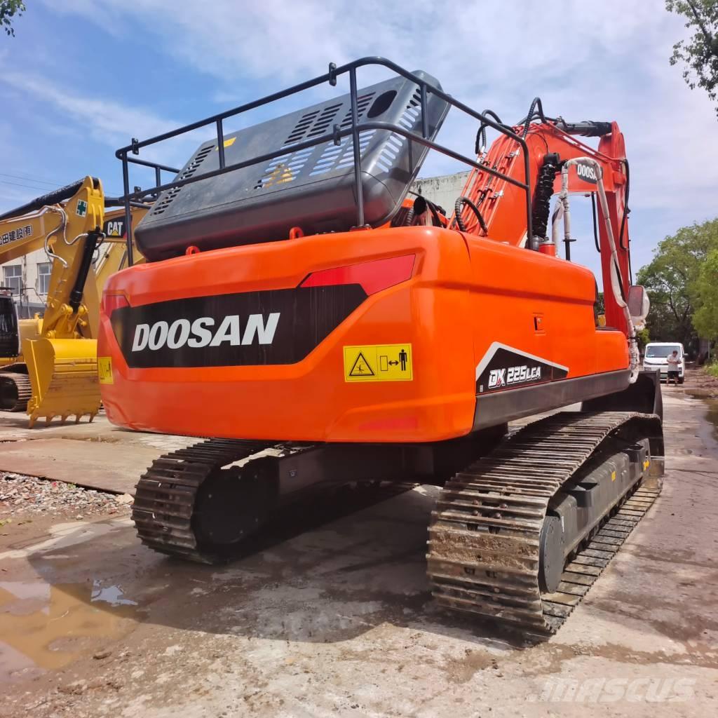Doosan DX 225 LCA Raupenbagger