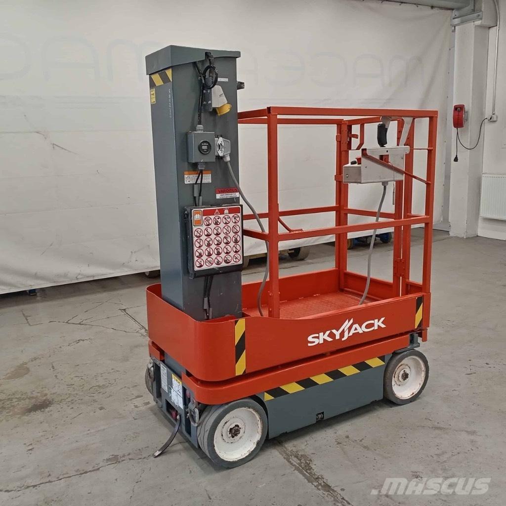 SkyJack SJ 16 Personenaufzüge