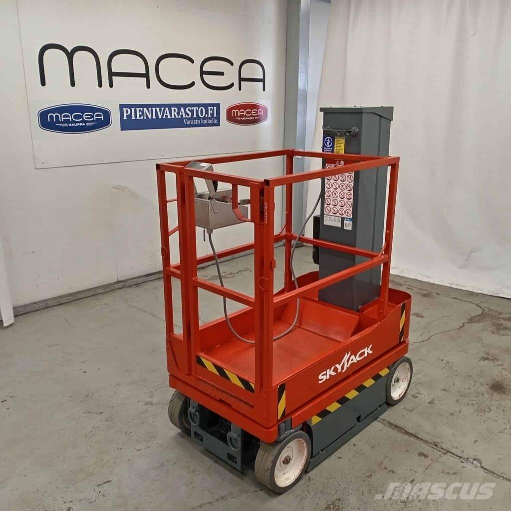 SkyJack SJ 16 Personenaufzüge