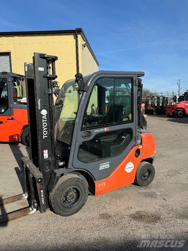 Toyota 52-8FDF25 Diesel Stapler