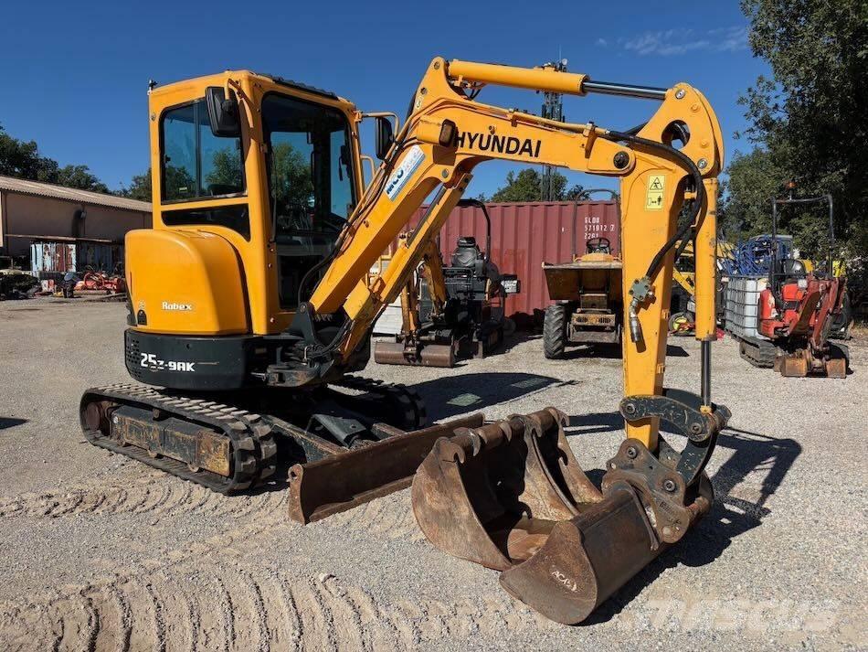 Hyundai R25Z-9 AK Minibagger < 7t