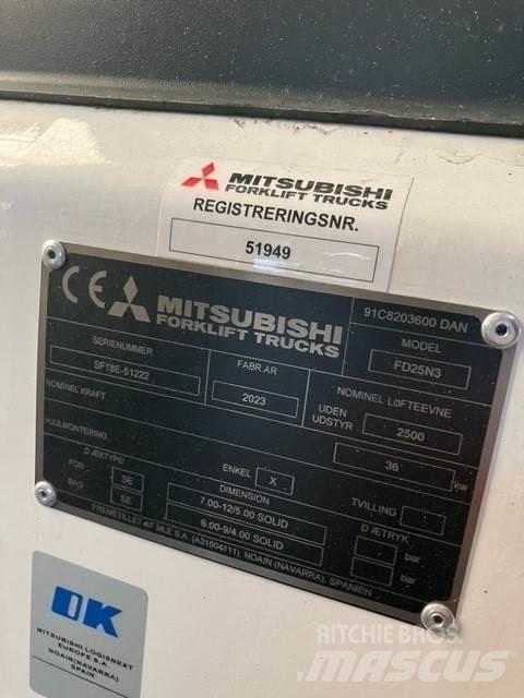 Mitsubishi FD25N3 Diesel Stapler
