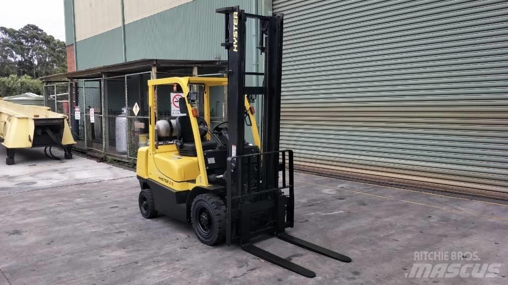 Hyster H2.5XT Gas Stapler