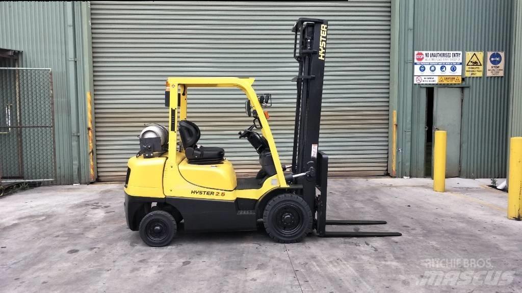 Hyster H2.5XT Gas Stapler