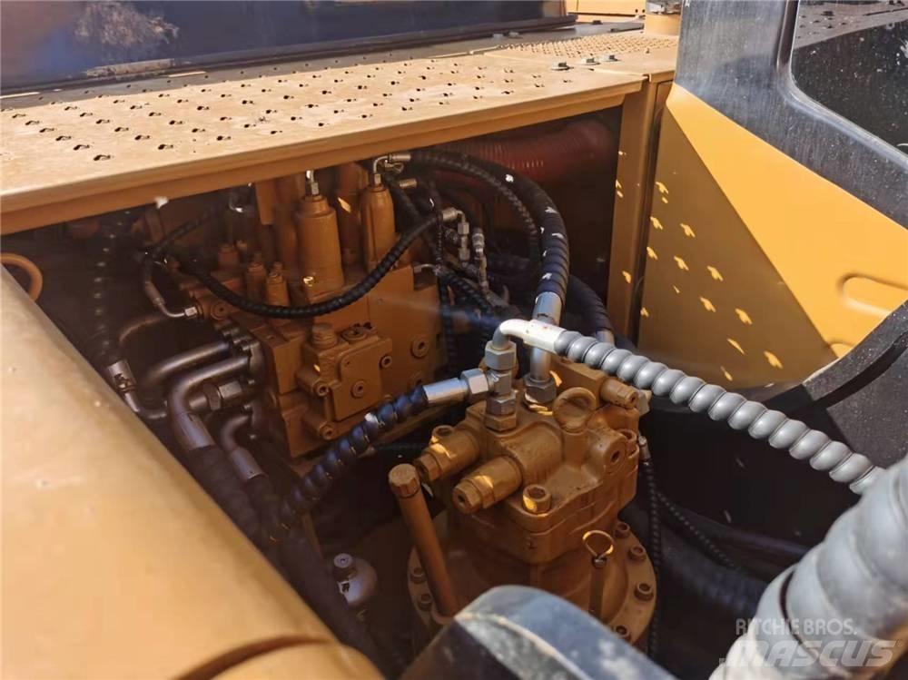 Sany SY 215 C Raupenbagger