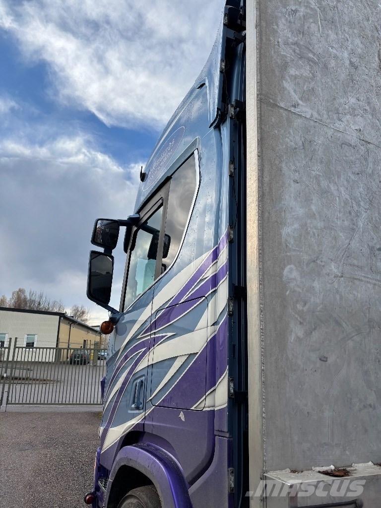 Scania R730B6X4NB Holzfahrzeuge