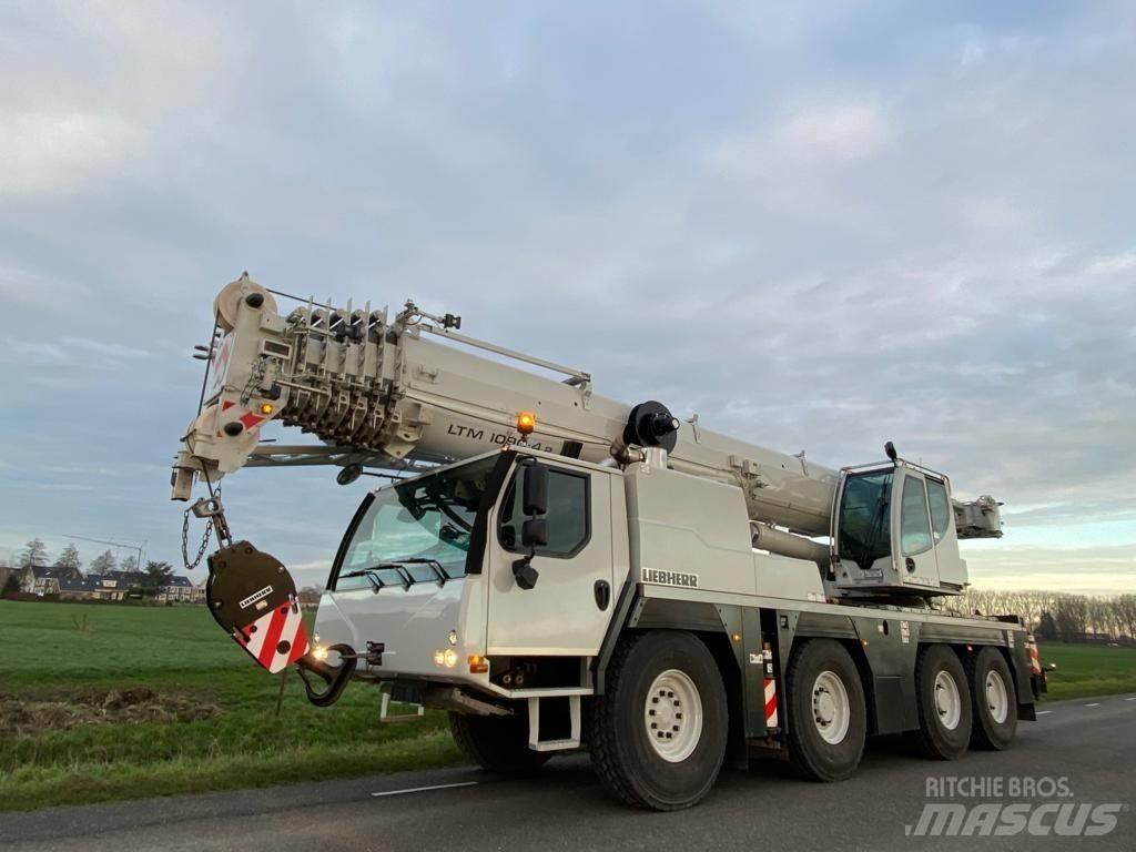 Liebherr LTM1090-4.2 All-Terrain-Krane