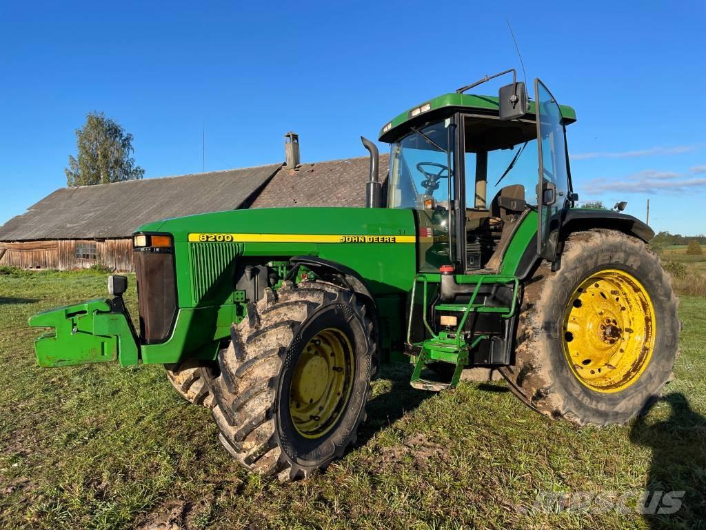 John Deere 8200 Traktoren