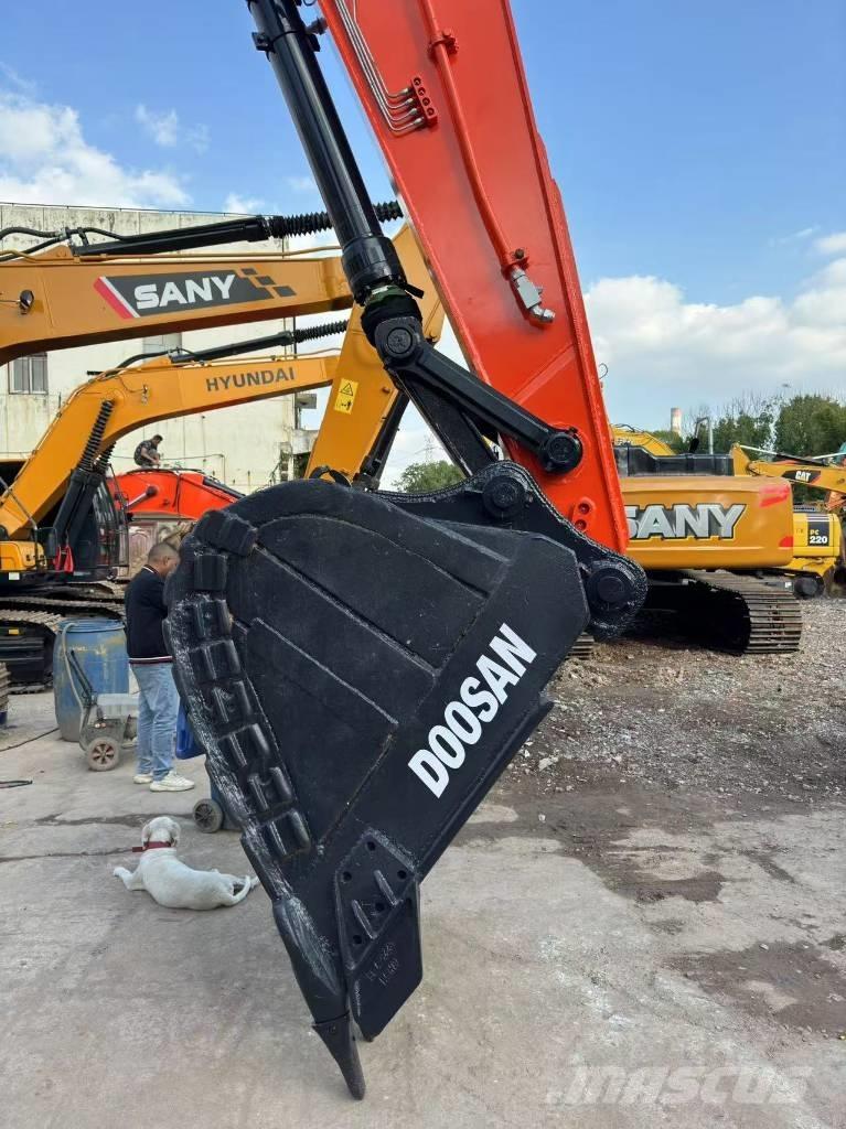 Doosan DX300 Raupenbagger