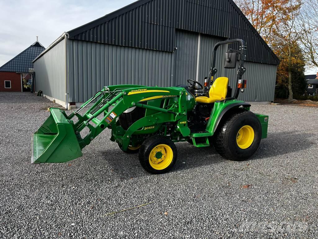 John Deere 3045 R Traktoren
