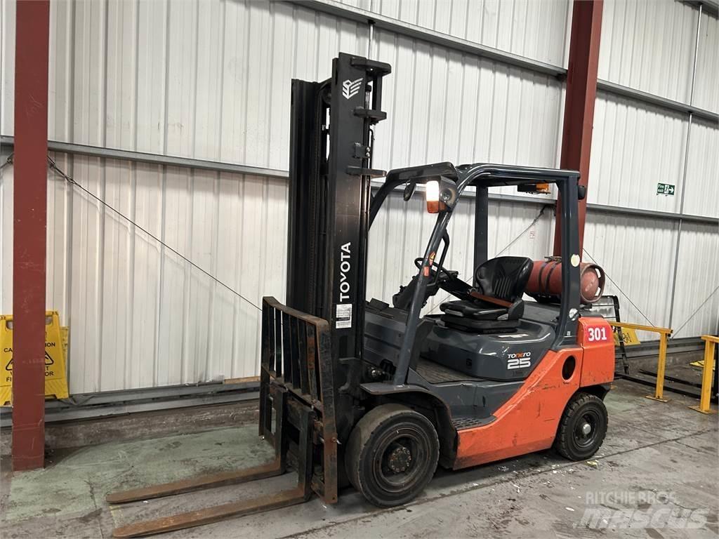 Toyota 02-8FGF25 Gas Stapler