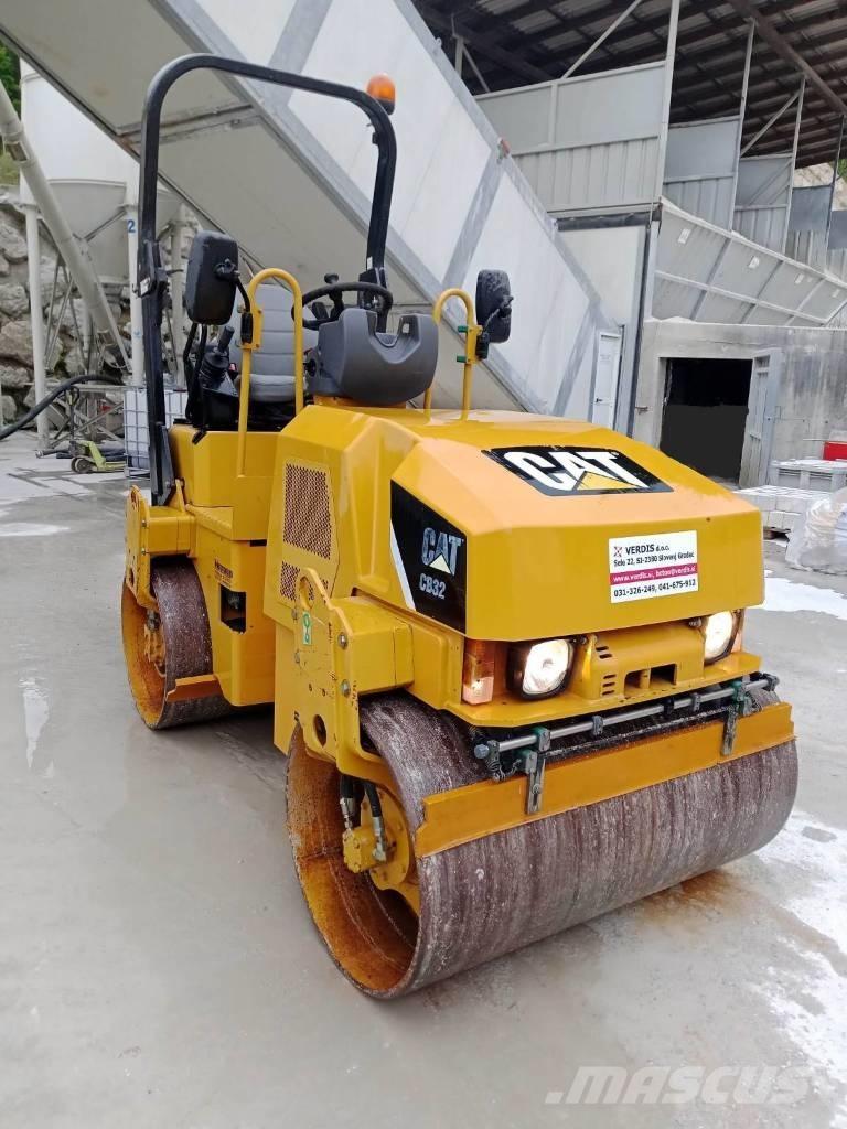 CAT CB 32 Tandemwalzen