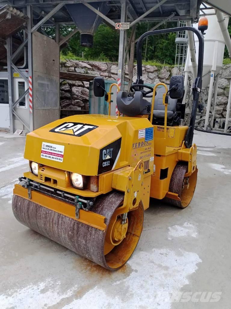 CAT CB 32 Tandemwalzen