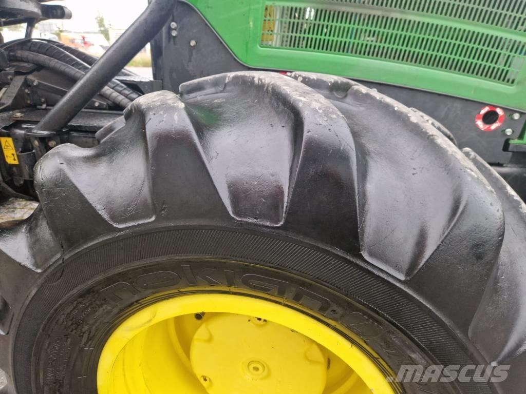 John Deere 1070 E Harvester