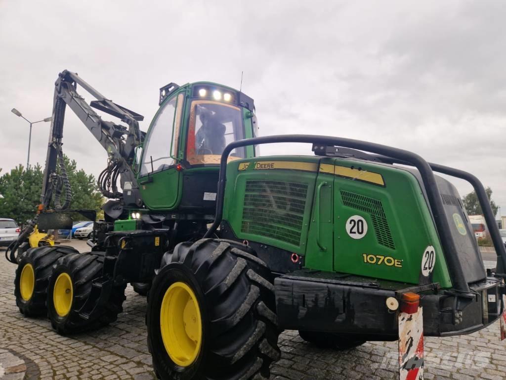 John Deere 1070 E Harvester
