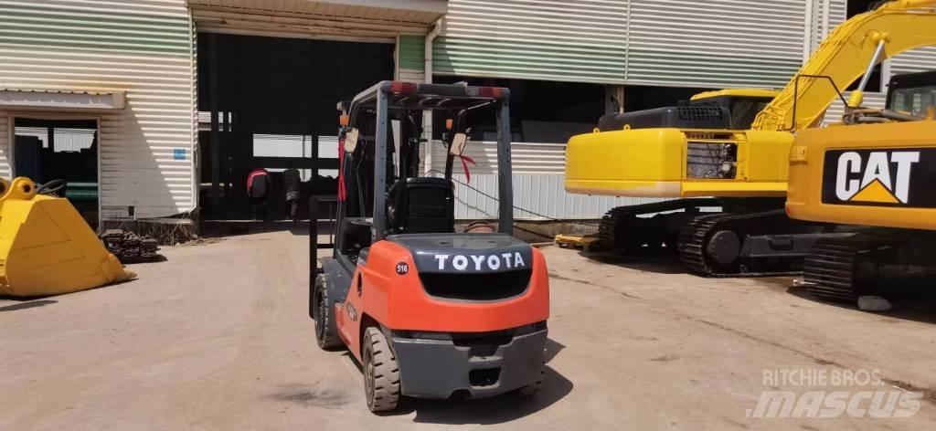 Toyota 8 FDN 30 Diesel Stapler