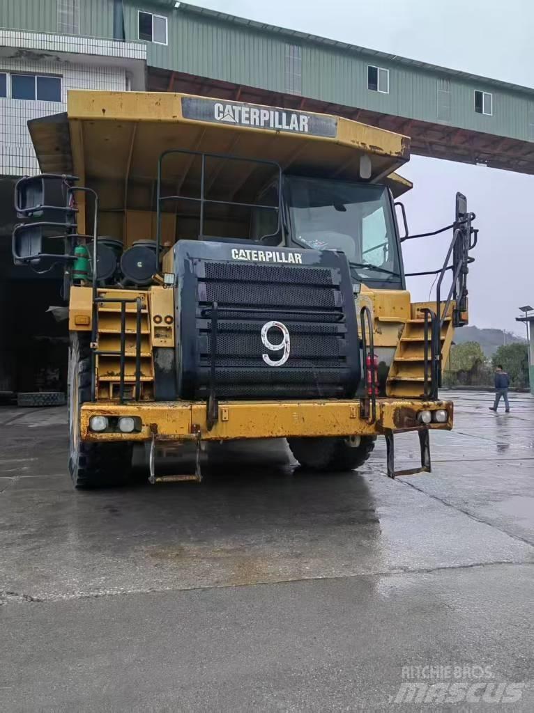 CAT 777E Dumper - Knickgelenk