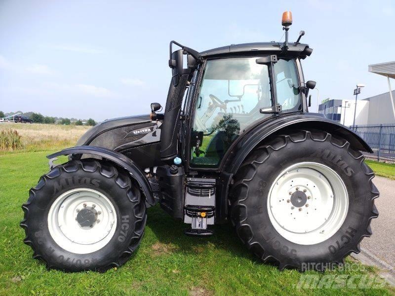 Valtra N 154 A Traktoren