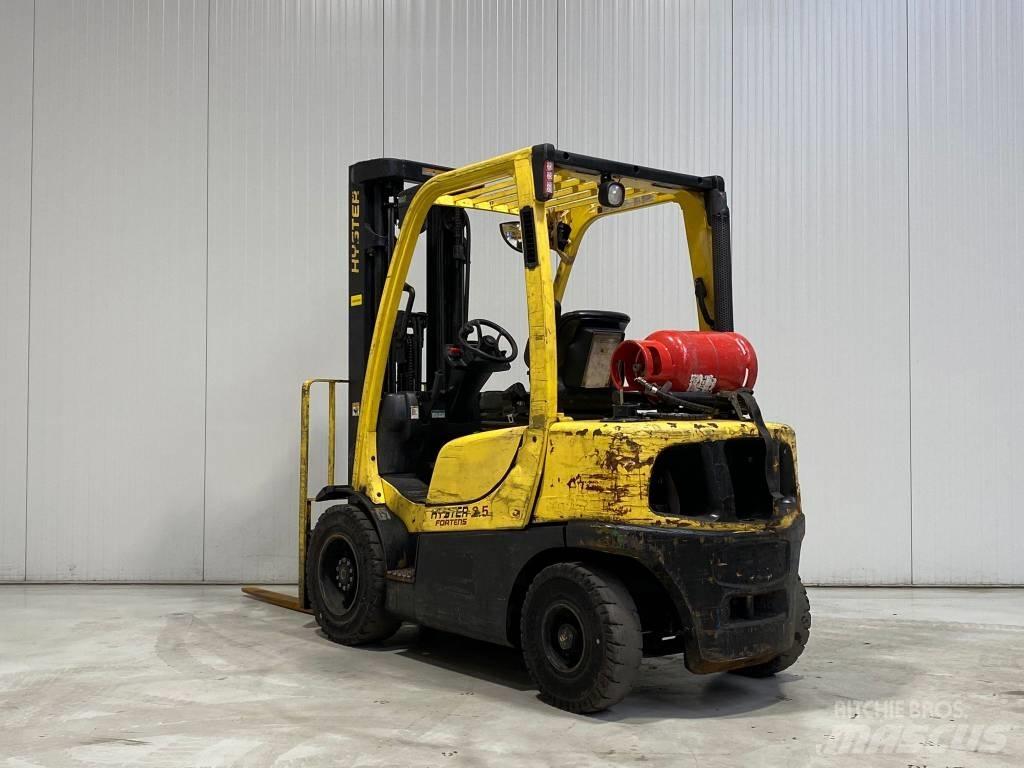 Hyster H2.5FT Gas Stapler