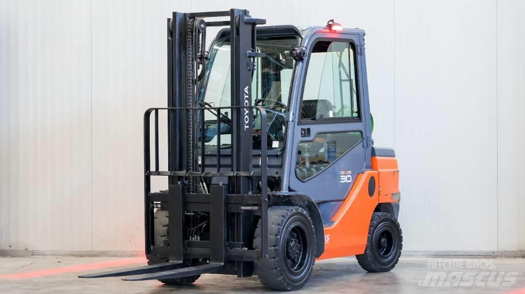 Toyota 02-8 FGF 30 Gas Stapler