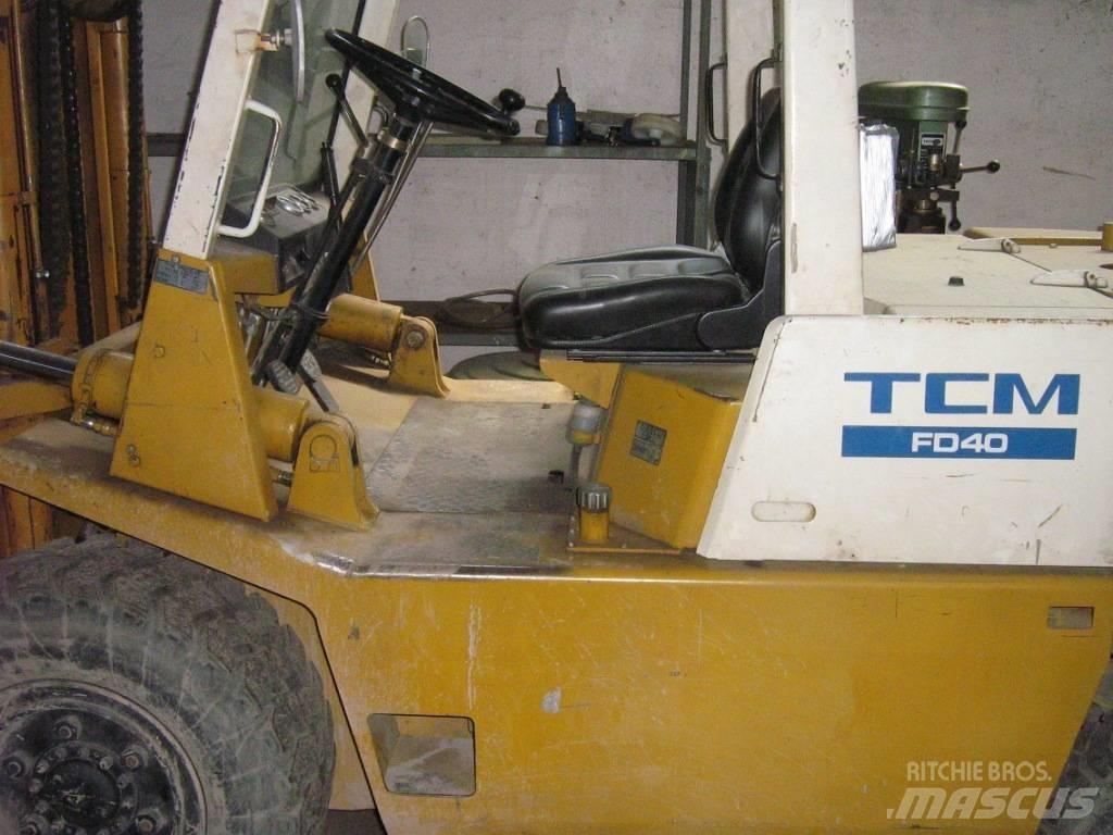 TCM FD40 Diesel Stapler