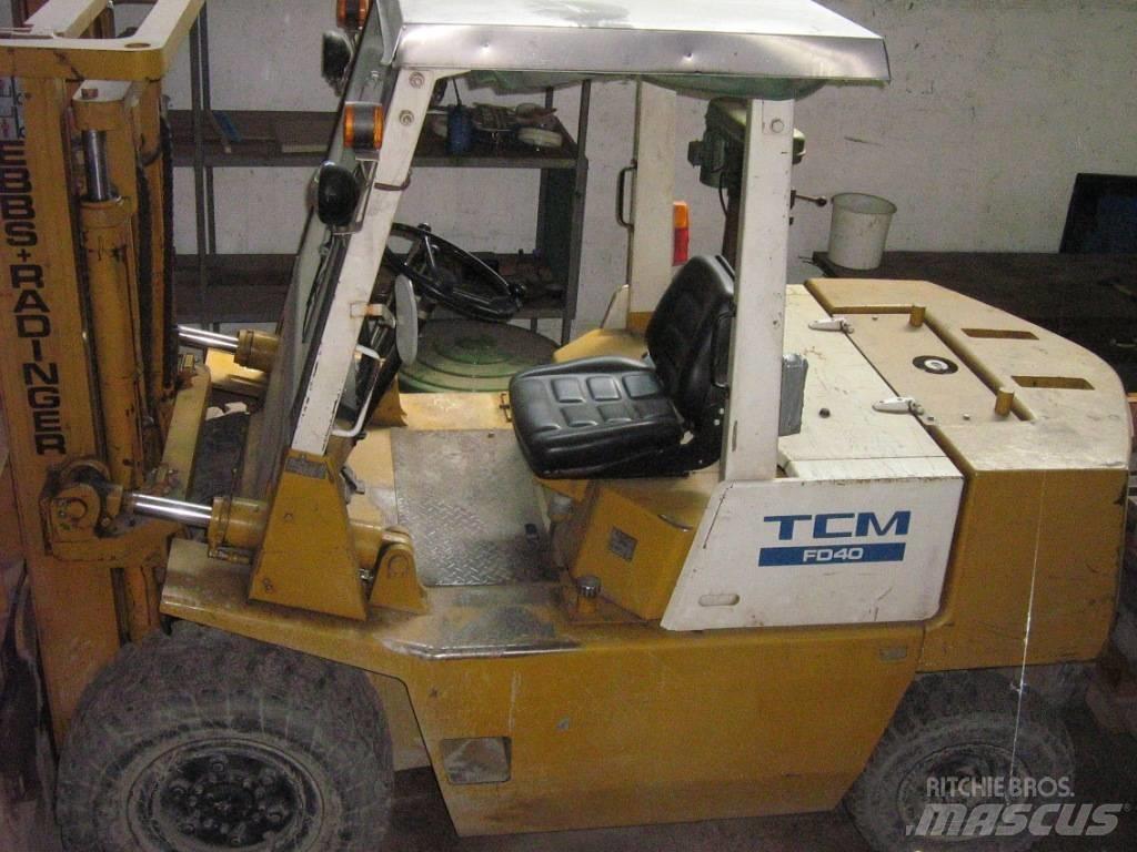 TCM FD40 Diesel Stapler