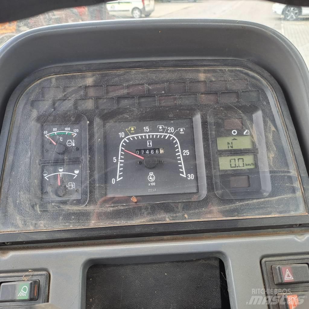New Holland TS 110 Traktoren