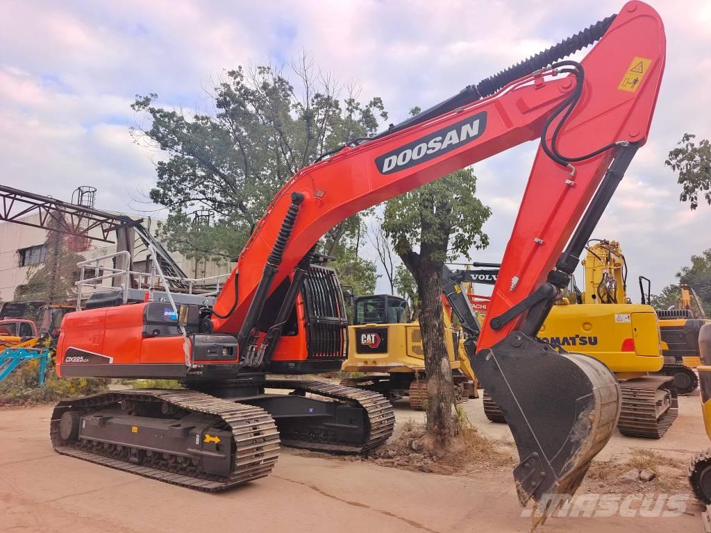 Doosan DX 225 Raupenbagger