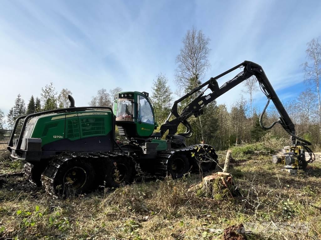 John Deere 1270G 8W Harvester