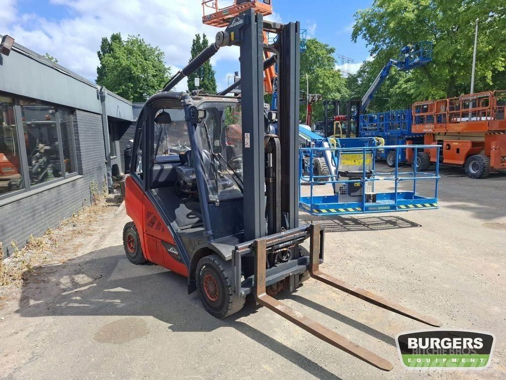 Linde H25T Gas Stapler