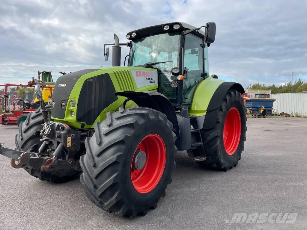 CLAAS Axion 850 Traktoren