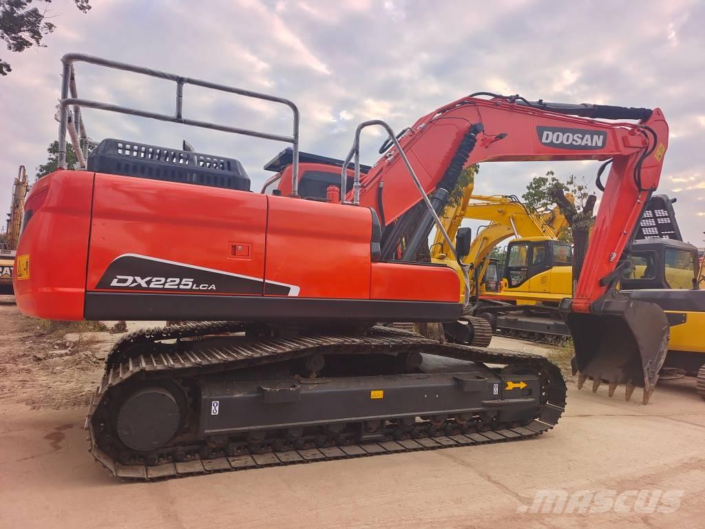 Doosan DX 225 LCA Raupenbagger