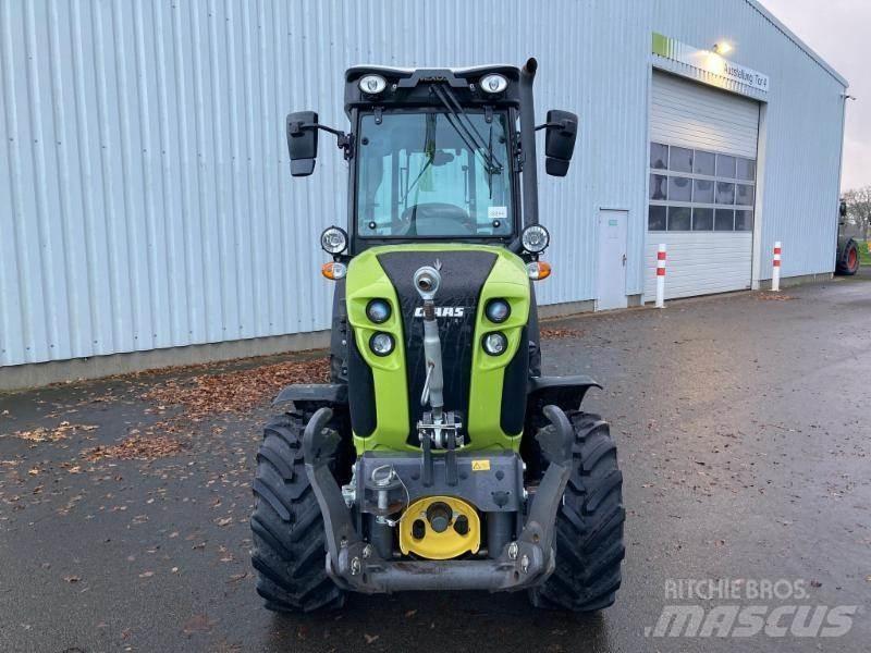 CLAAS NEXOS 240 S Traktoren