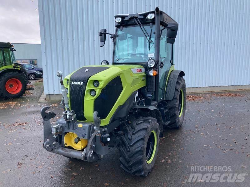CLAAS NEXOS 240 S Traktoren