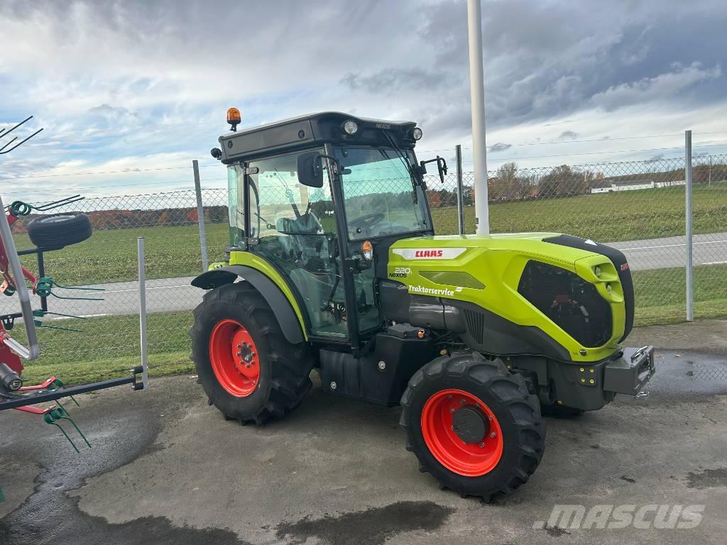 CLAAS Nexos 220 Traktoren